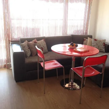 2-х комнатные в г.поморие болгария דירה